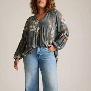 🆕️ 1X TORRID FESTI LACE INLAY BOHO BLOUSE - GREY BLUE FLORAL